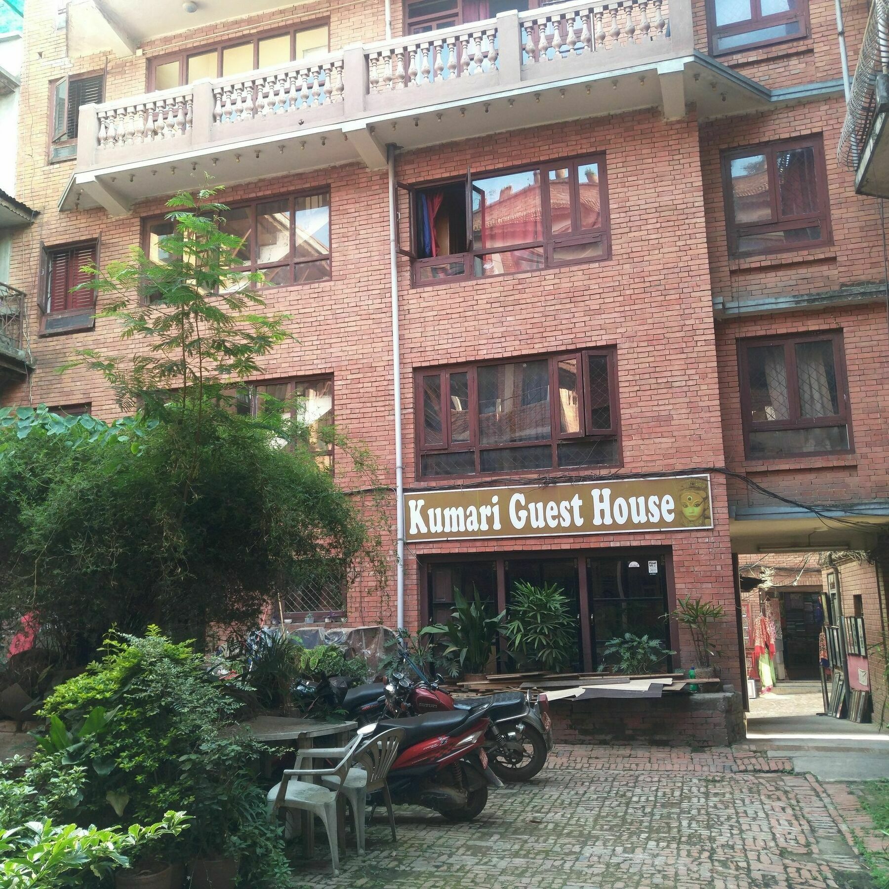 Kumari Guest House Bhatgoan Exteriör bild